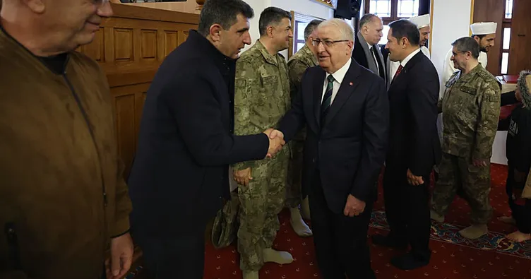 Bakan Güler, bayram namazını Hatay’daki tarihi Habib-i Neccar Camisi’nde kıldı