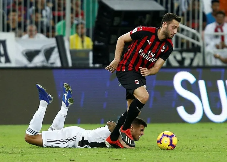 Suudi Arabistan’da oynanan Juventus-Milan maçına kadın taraftarlar damga vurdu