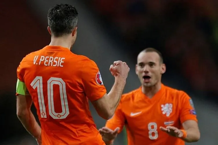Van Persie’den Sneijder’e: Derbiyi oynamayalım