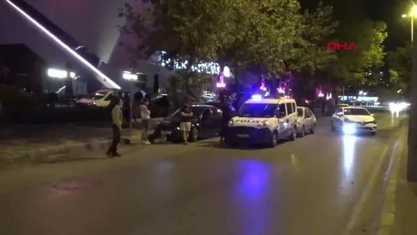İzmir'de yarış yapan otomobil yol kenarındaki taksi sürücüsüne çarptı