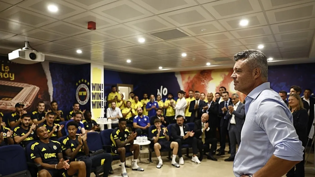 Fenerbahçe Kulübü Başkanı Sadettin Saran, futbolcularla bir araya geldi