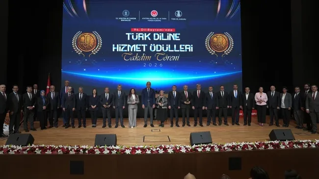 turk-diline-hizmet-odulleri-sahiplerini-buldu-bakan-ersoydan-ortak-turk-alfabesi-vurgusu-dil-bir-milletin-hafi-1790330842947.jpeg