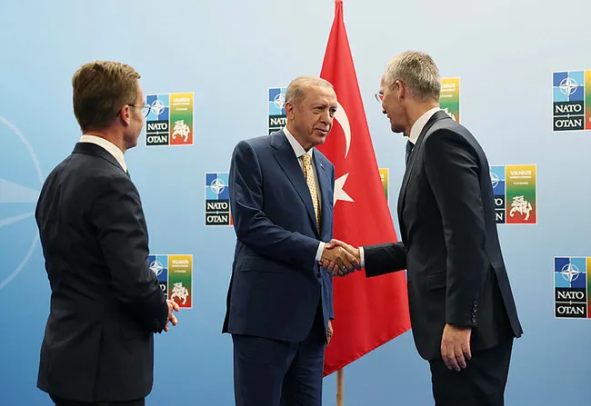 son-dakika-litvanyadaki-uclu-zirve-sonrasi-stoltenbergden-aciklama-turkiye-isvec-nato-mutabakata-vardi-1689017560248.jpg
