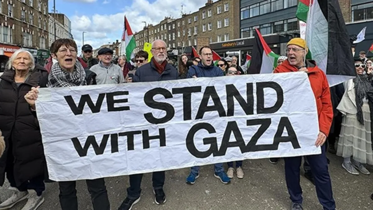 San Sebastian halkı Filistin’e destek için “soykırımı durdurun” sloganıyla yürüdü San Sebastian halkı Filistin’e destek için “soykırımı durdurun” sloganıyla yürüdü