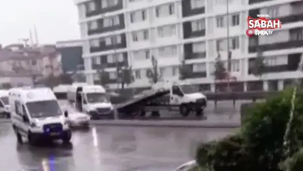 Havalimanına yolcu taşıyan otobüs, kaza yapan servis minibüslerine böyle çarptı | Video