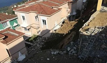 Çöken istinat duvarı evlere zarar verdi