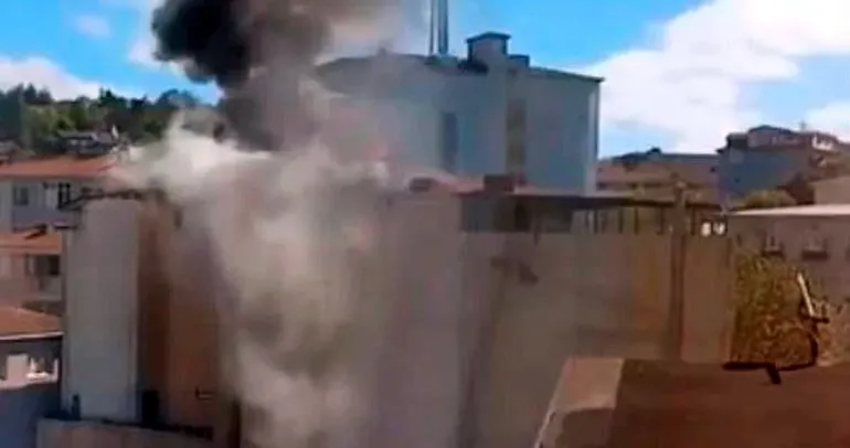 5 katlı binanın çatısı alev alev yandı