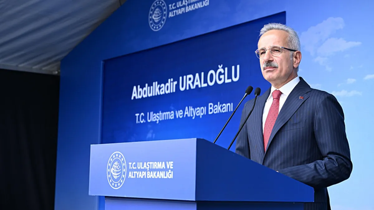 İstanbul Havalimanı'nın 4.pisti açıldı! Bakan Uraloğlu açıkladı: Toplam pist sayısı 6'ya yükseldi