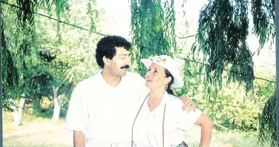 Müslüm Gürses henüz kendi halinde bir gençken Muhterem Nur ünlü bir film yıldızıydı... Müslüm Gürses ve Muhterem Nur’un aşk hikayesi herkesin dilinde...