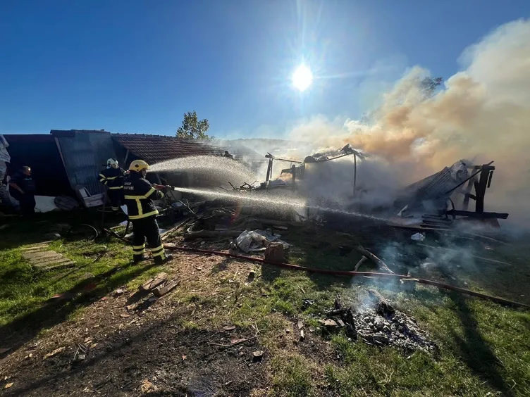Yer Sinop: Çıkan yangında samanlıktan eser kalmadı!