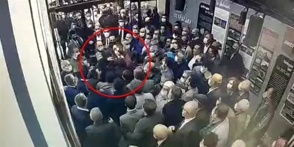 ankara-buyuksehir-belediye-baskani-mansur-yavas-korumalarinin-gazeteciyi-yumruklamasi-hakkinda-ilk-defa-konustu-1636468286245.jpg