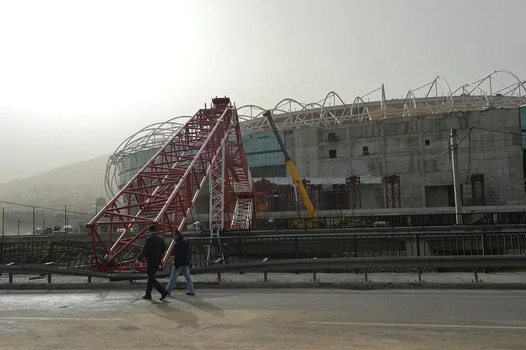 Timsah Arena’da lodosun hasarı ağır oldu
