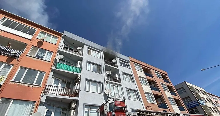 Çanakkale’de 4 katlı apartmanın çatı katında korkutan yangın