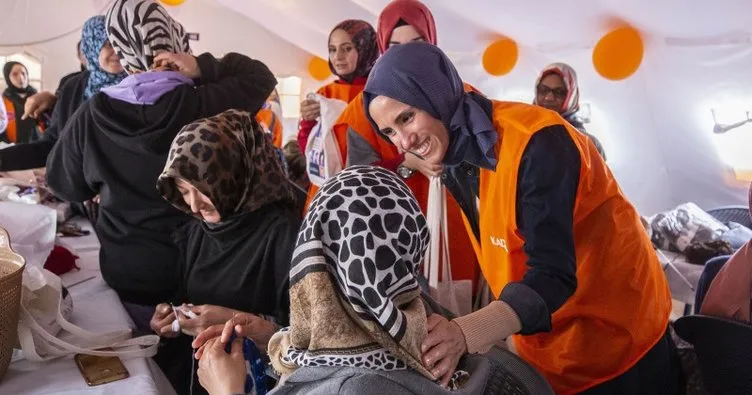 KADEM Mütevelli Heyeti Başkanı Sümeyye Erdoğan Bayraktar depremzede kadınlarla buluştu