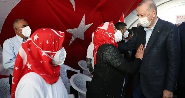 Başkan Erdoğan, Diyarbakır annelerini evlat nöbetlerinin 3'üncü yılında selamladı