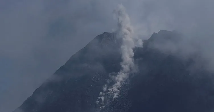 Merapi Yanardağı’nda üst üste patlama!