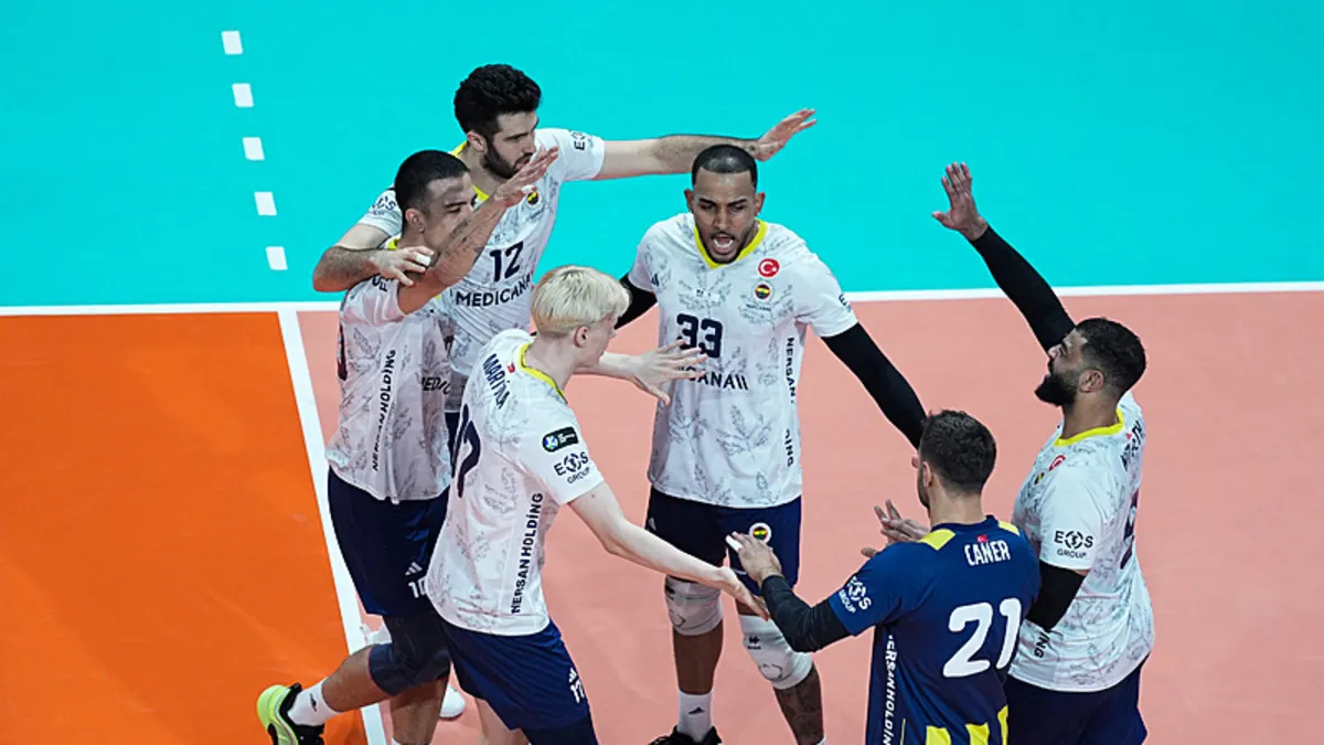 Erkekler CEV Kupası: Fenerbahçe evinde set vermeden yükseldi! Erkekler CEV Kupası: Fenerbahçe evinde set vermeden yükseldi!