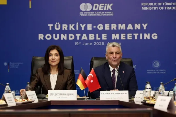 almanyaya-vizesiz-seyahat-mi-basliyor-bakan-bolat-duyurdu-iyilesme-basladi-ret-orani-dustu-1781869718663.jpg