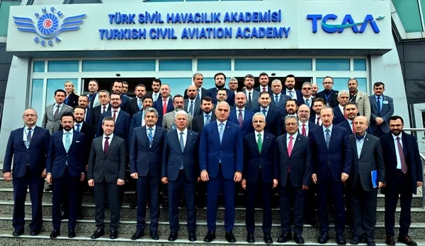 turkiyenin-ilk-ulusal-havacilik-surasi-tamamlandi-ulastirma-ve-altyapi-bakani-abdulkadir-uraloglu-kuresel-hava-1740656779787.jpg