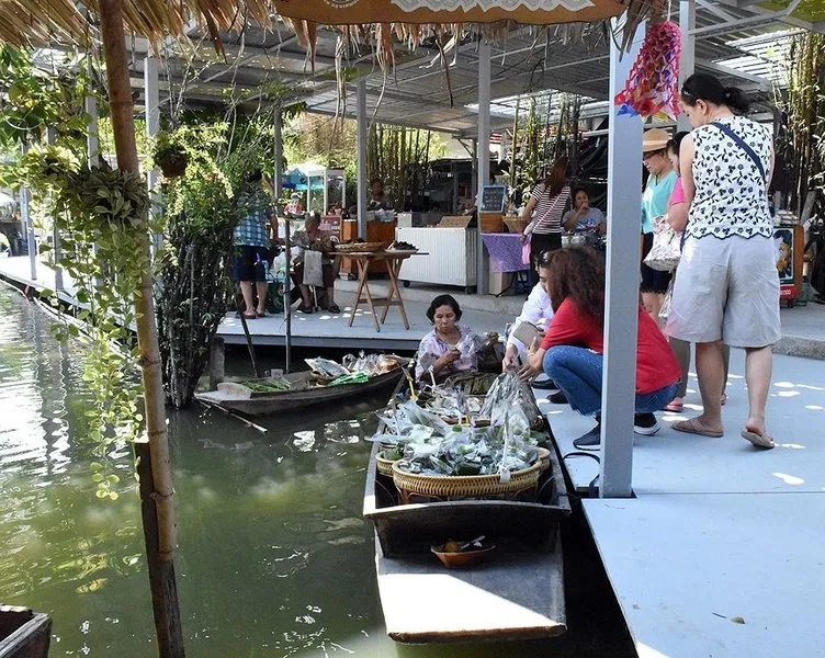 Tayland’ın sıra dışı yüzen pazarları