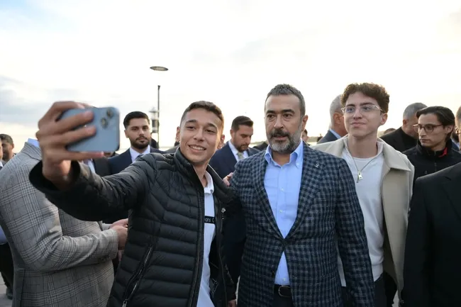 bakan-uraloglu-ankarada-genclerle-bulustu-1793266860628.jpg