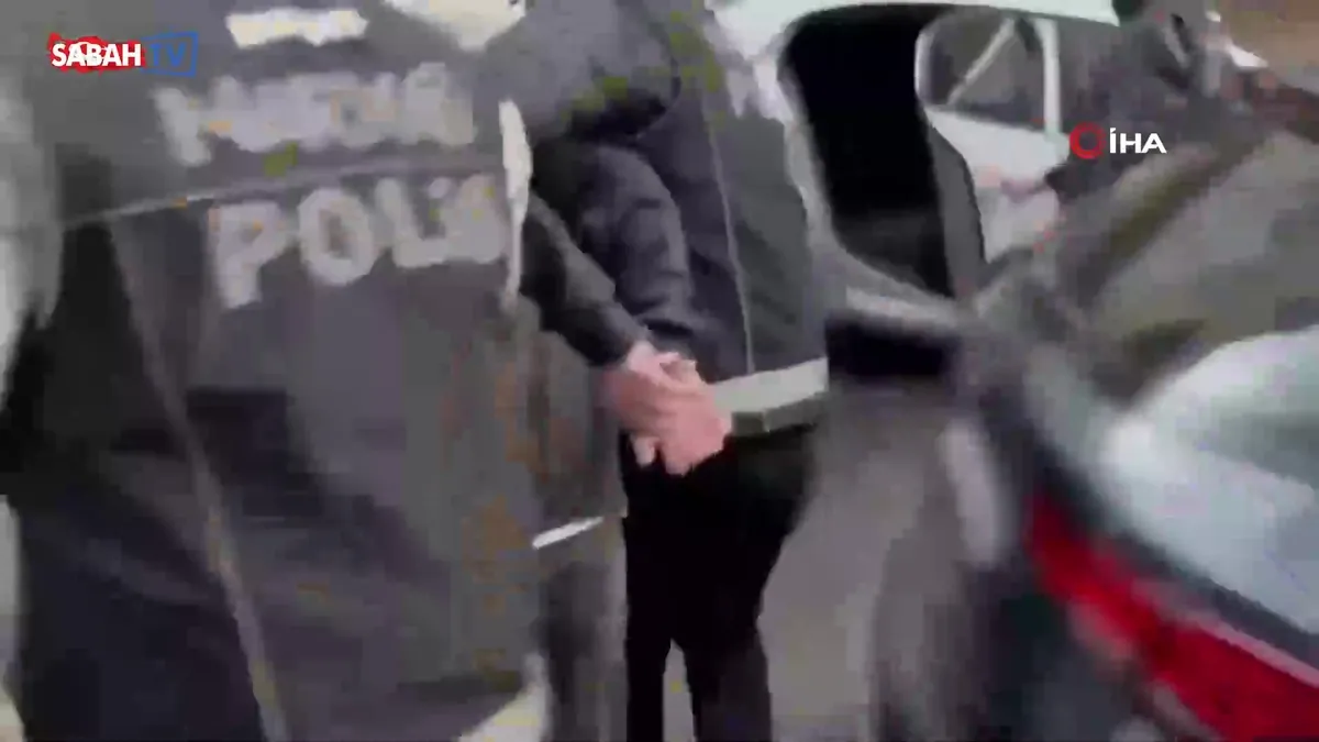 Sancaktepe’de sosyal medyadan uyuşturucu paylaşımı yapan şahıs adliyeye sevk edildi | Video videosunu izle Sancaktepe’de sosyal medyadan uyuşturucu paylaşımı yapan şahıs adliyeye sevk edildi | Video videosunu izle