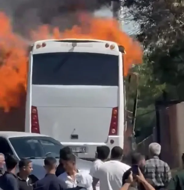 sanliurfada-korkutan-dakikalar-otobus-alev-topuna-dondu-1779032399967.jpg