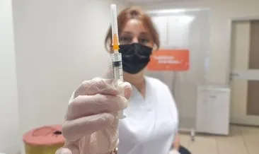 Bakan Koca’nın fotoğrafını paylaştığı Serpil hemşireden herkese aşı daveti