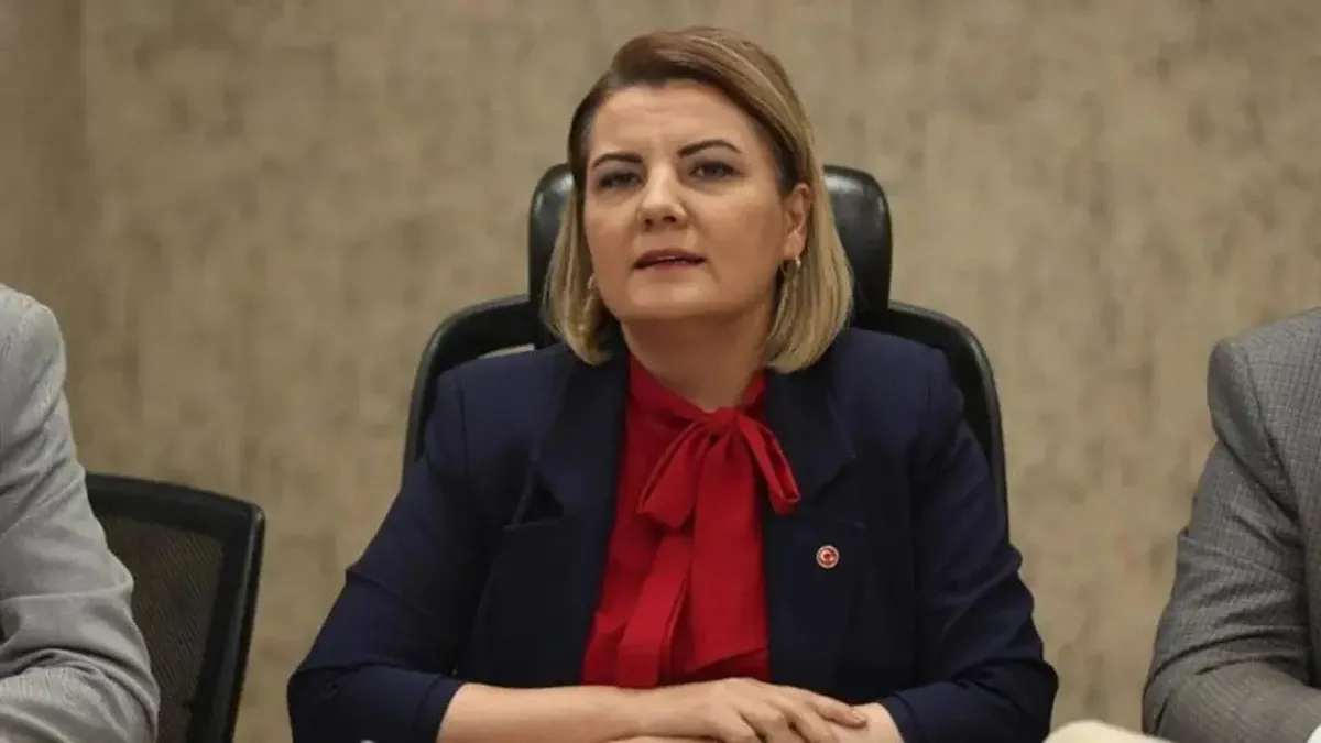 SON DAKİKA | İçişleri Bakanlığı duyurdu! İzmit Belediye Başkanı Hürriyet görevden uzaklaştırıldı SON DAKİKA | İçişleri Bakanlığı duyurdu! İzmit Belediye Başkanı Hürriyet görevden uzaklaştırıldı