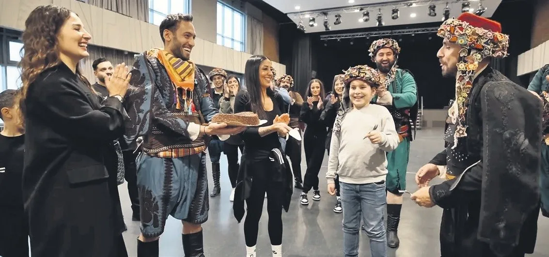 Yeşil sahanın da zeybeğin de efesi benim Yeşil sahanın da zeybeğin de efesi benim