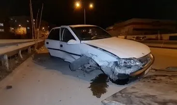 Kırıkkale’de otomobil bariyerlere girdi: 4 kişi yaralandı! #kirikkale