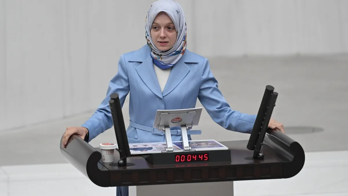 TBMM’nin en genç Milletvekili AK Partili Aydemir’den CHP’li Başarır’a tepki: “Gençler olarak Türkiye’nin her alanında öncüyüz” TBMM’nin en genç Milletvekili AK Partili Aydemir’den CHP’li Başarır’a tepki: “Gençler olarak Türkiye’nin her alanında öncüyüz”