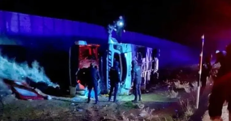 Kırşehir’de yolcu otobüsü devrildi, 15 kişi yaralandı