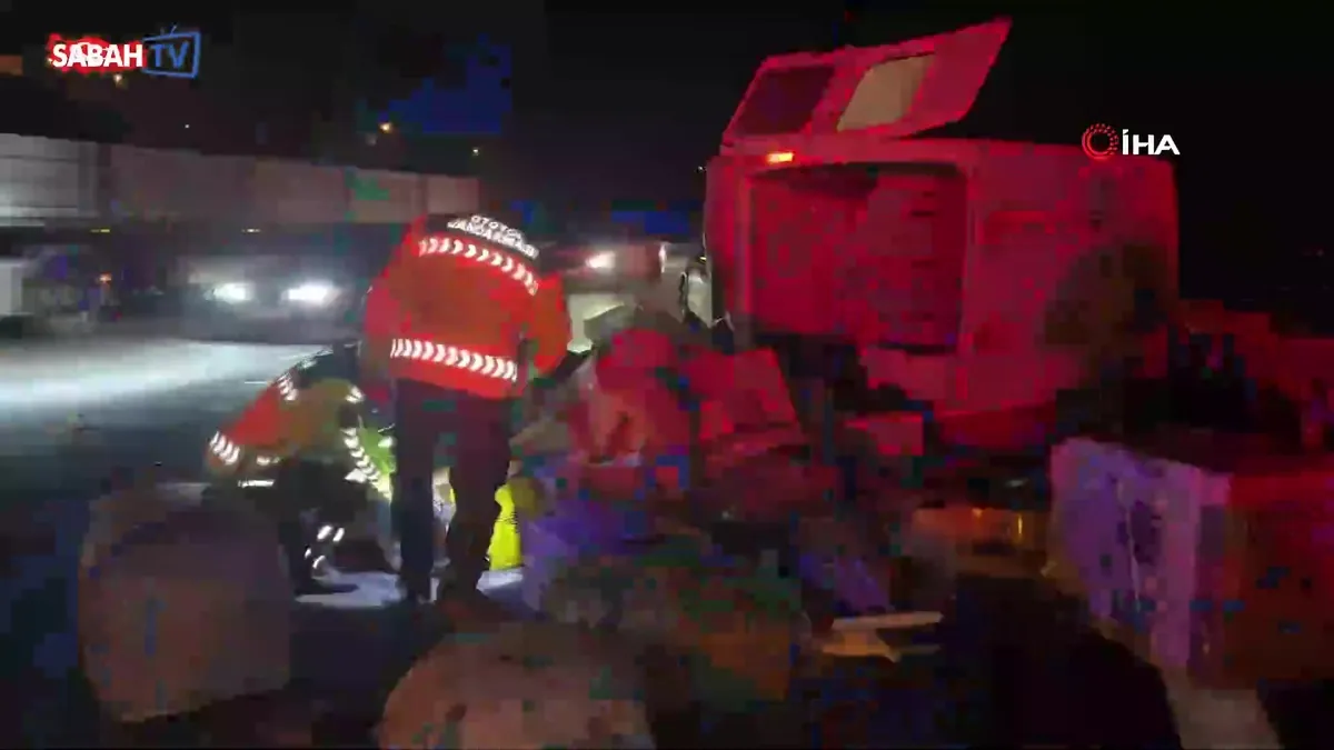 Anadolu Otoyolu’nda aynı istikamette giden otomobil ile minibüs çarpıştı: 1 ölü, 3 yaralı videosunu izle Anadolu Otoyolu’nda aynı istikamette giden otomobil ile minibüs çarpıştı: 1 ölü, 3 yaralı videosunu izle