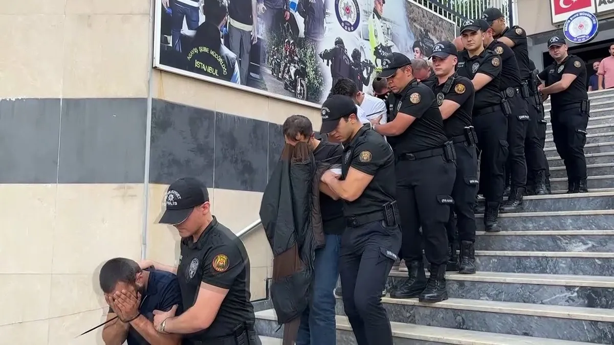 Yediemin çetesine operasyon: Yapay zekayı kullanıp 1.5 milyar liralık vurgun yaptılar! 32 gözaltı Yediemin çetesine operasyon: Yapay zekayı kullanıp 1.5 milyar liralık vurgun yaptılar! 32 gözaltı