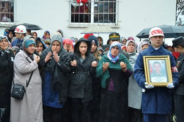 Şehit Hidayet Tokmak memleketi Çorum'da son yolculuğuna uğurlandı