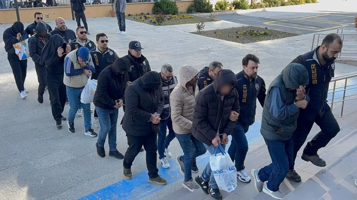 Edirne’de nefes kesen operasyon! 300 milyon TL değerinde yasa dışı bahis çetesi deşifre edildi! 16 şüpheli adliyede Edirne’de nefes kesen operasyon! 300 milyon TL değerinde yasa dışı bahis çetesi deşifre edildi! 16 şüpheli adliyede