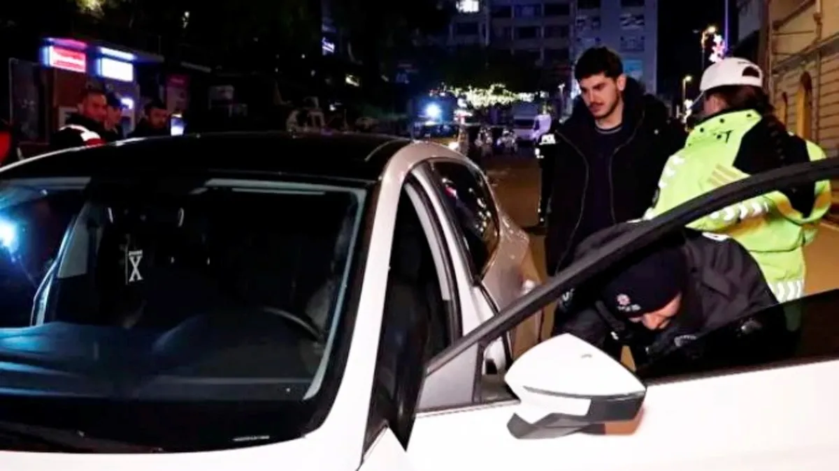 İstanbul’da yılın ilk helikopter destekli ‘Huzur İstanbul’ denetimi gerçekleştirildi İstanbul’da yılın ilk helikopter destekli ‘Huzur İstanbul’ denetimi gerçekleştirildi