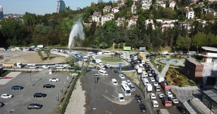 SON DAKİKA | İstanbul’da İSKİ’ye ait su borusu patladı! Yollar göle döndü: O anlar kameralara böyle yansıdı