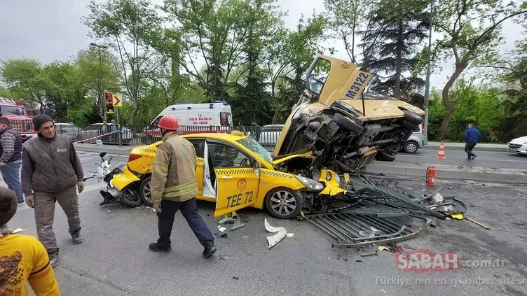 Eyüpsultanda feci kaza: Minibüs taksinin üzerine düştü!