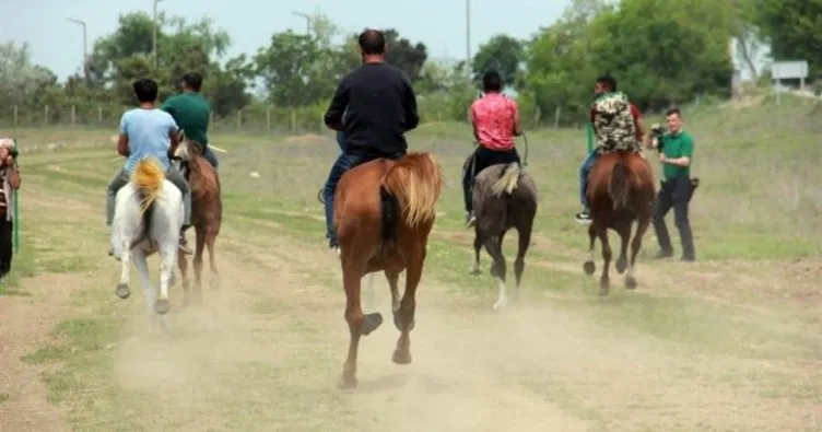 Ağrı’da mahalli at yarışları koşuldu