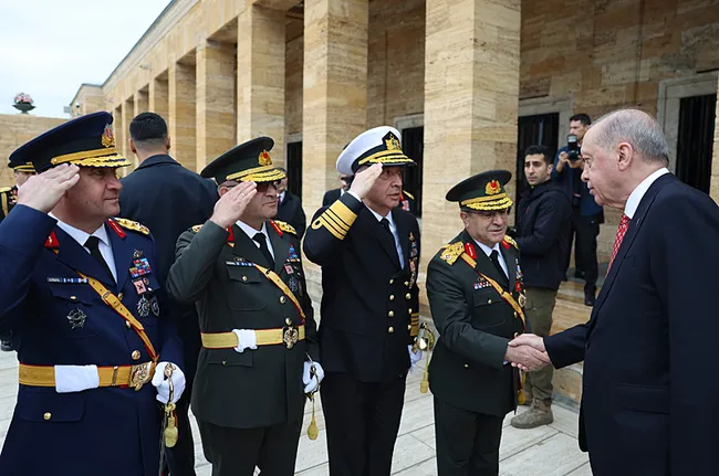 son-dakika-baskan-erdoganin-kirmizi-kaan-kravatinda-gok-vatanda-bagimsizlik-vurgusu-1793266067934.jpeg SON DAKİKA… Başkan Erdoğan’ın kırmızı KAAN kravatında gök vatanda bağımsızlık vurgusu