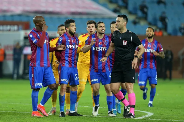 trabzonspor-zirve-yolunda-kayip-1617787966318.jpg