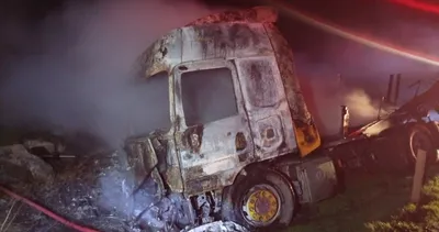 Şırnak’ta Seyir halindeki TIR alevlere teslim oldu #sirnak