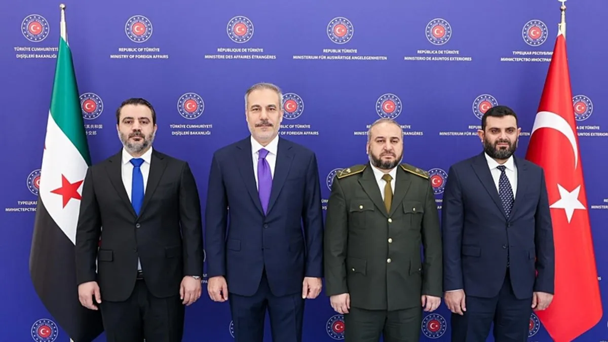 Bakan Fidan, Suriye Dışişleri Bakanı Şeybani ve Savunma Bakanı Kasra ile görüştü!