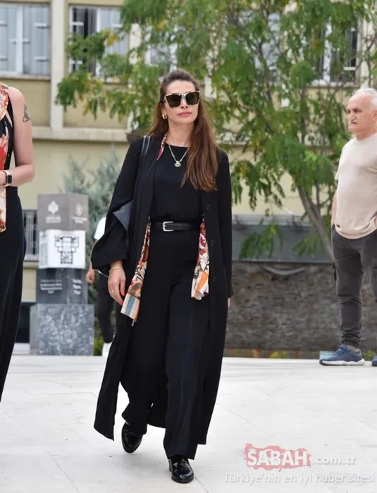 Tomris Giritlioğlu son yolculuğuna gözyaşları içinde uğurlandı! Tomris Giritlioğlu’nun cenaze törenine ünlü akını!