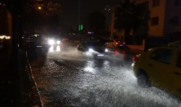 İzmir’de sağanak yaşamı olumsuz etkiledi #izmir İzmir’de sağanak yaşamı olumsuz etkiledi #izmir