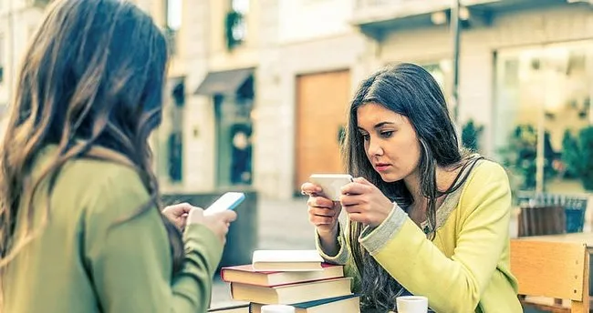 Internet Bagimliligi Ebeveynlerin Cocuklari Ile Yasadigi Sorunlarin Basinda Geliyor Egeli Sabah Haberleri