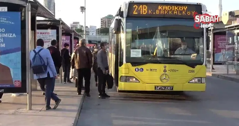İş çıkışı saatinde otobüslerin geç gelmesine vatandaştan tepki | Video