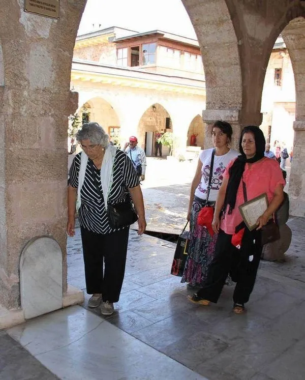 Ayaklar altındaki mezarın sırrı